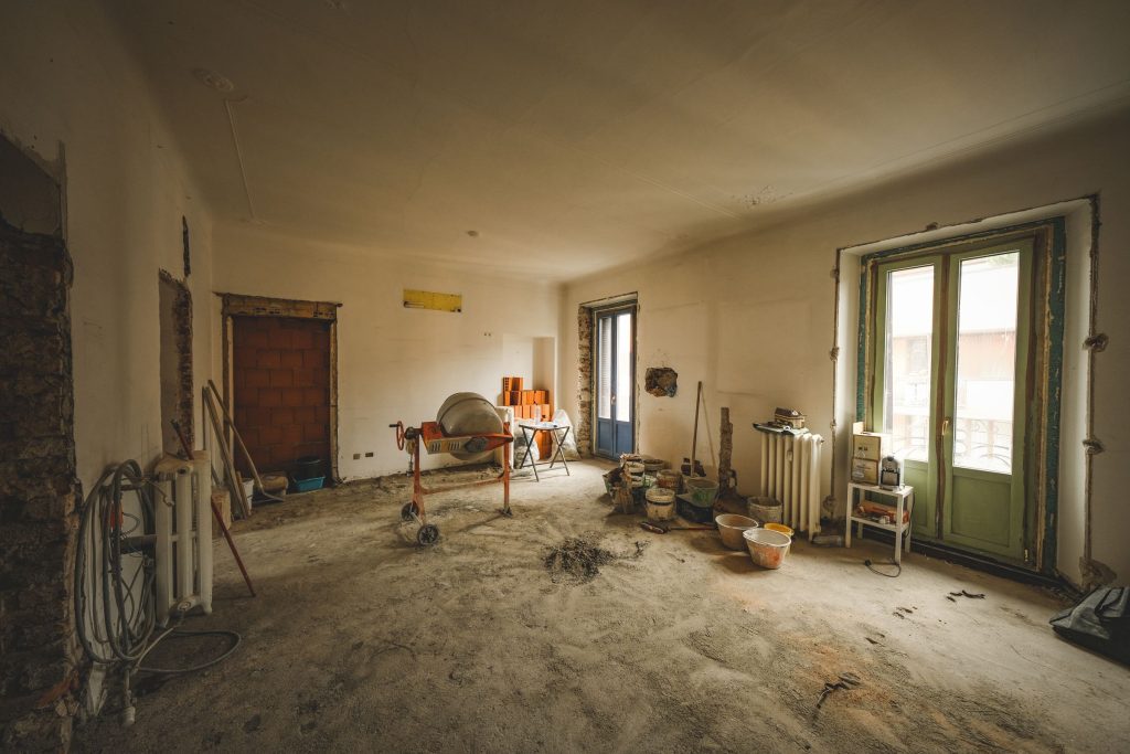 Raum während einer Renovierung